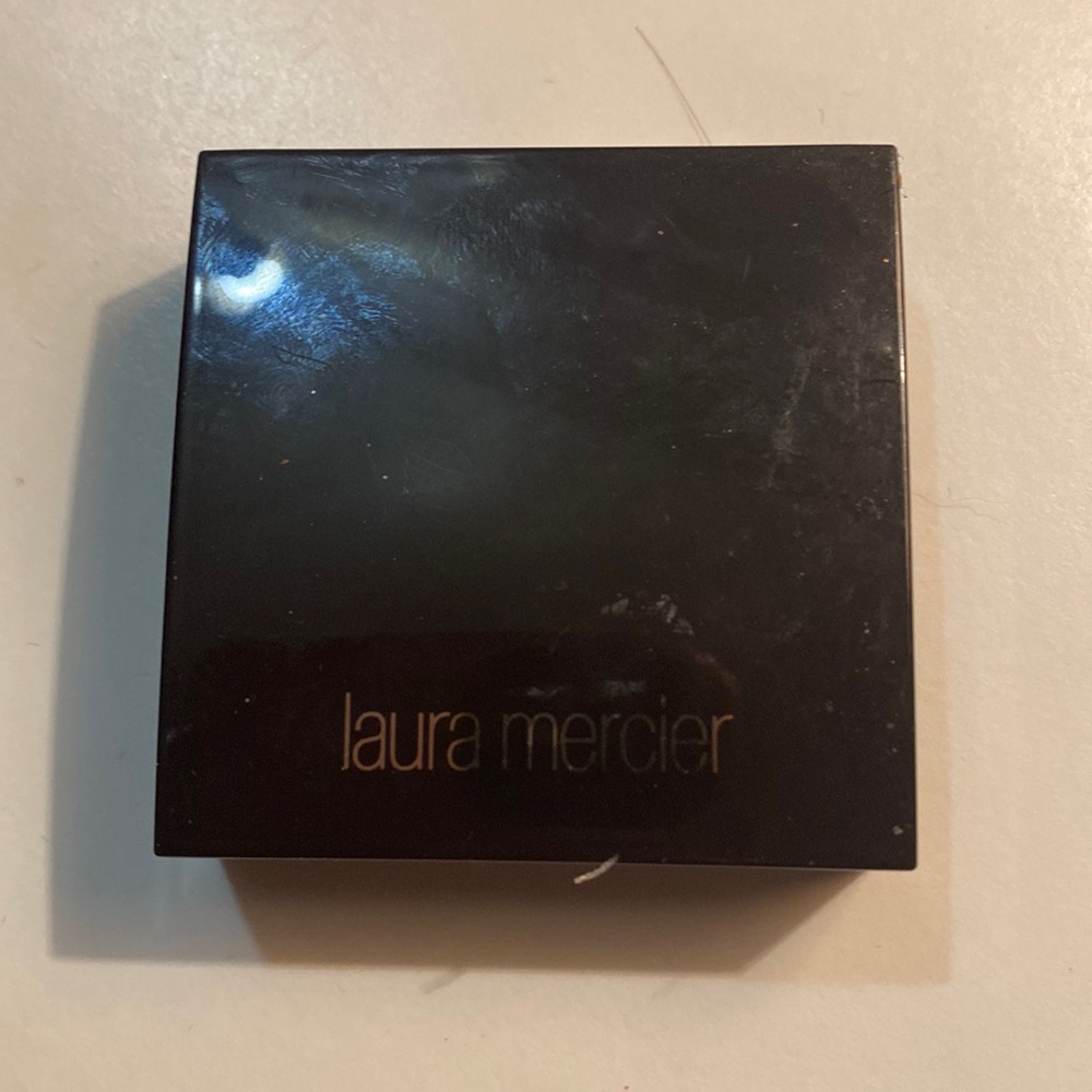 Laura Mercier Secret blurring powder for under eyes